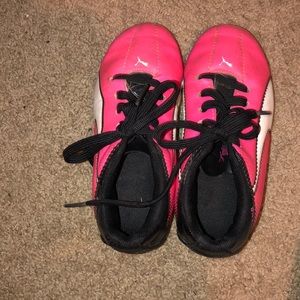 Pumas kids pink and white pumas good shape